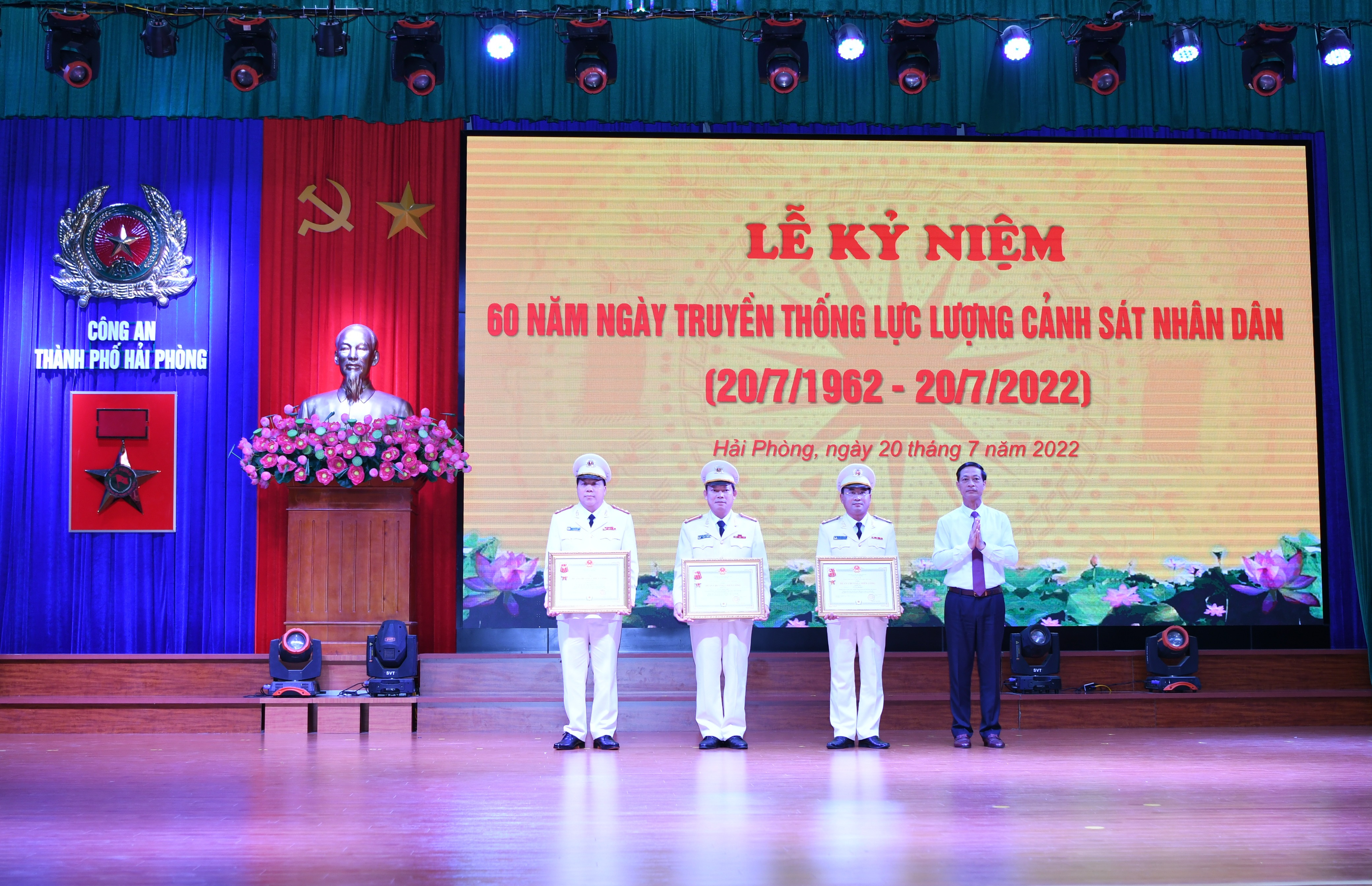 Kỷ niệm 60 năm Ngày truyền thống lực lượng Cảnh sát nhân dân (20-7-1962 * 20-7-2022)